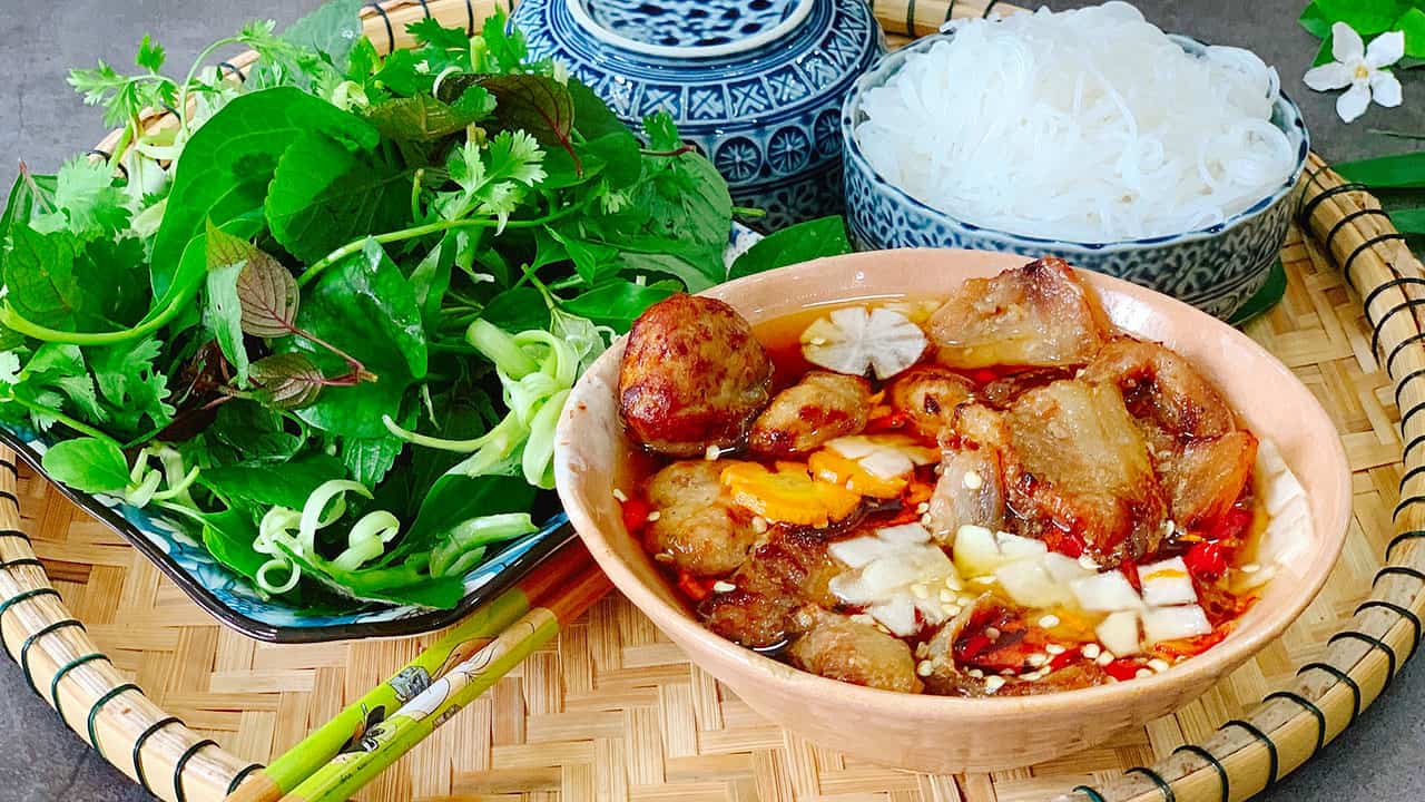 Bun Cha is one of the delicious dishes in Hanoi's Old Quarter. 