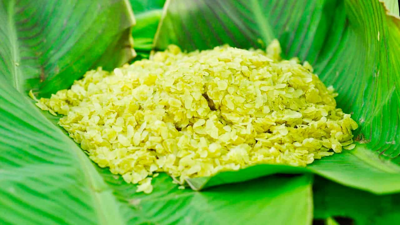 Com (Green Rice) is considered a specialty dish of Hanoi. 