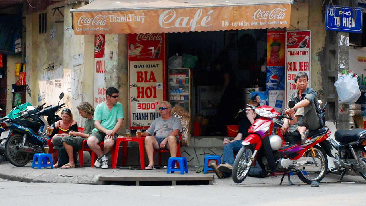 Bia Hoi in Ta Hien Street